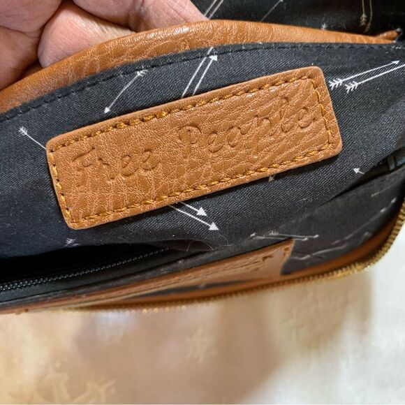Free People Bind St Saddle Crossbody Handbag Zip Around Gorgeous - Picture 4 of 10